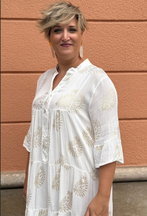 Vestido camisero dorado y blanco