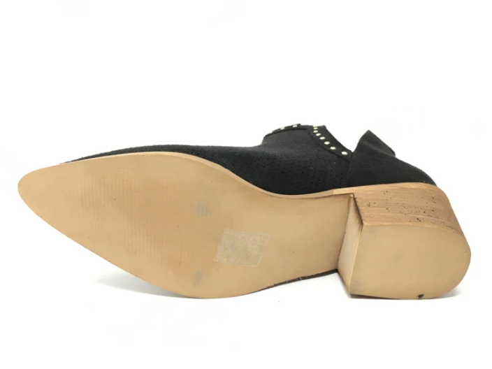 Botin tachuelas negro