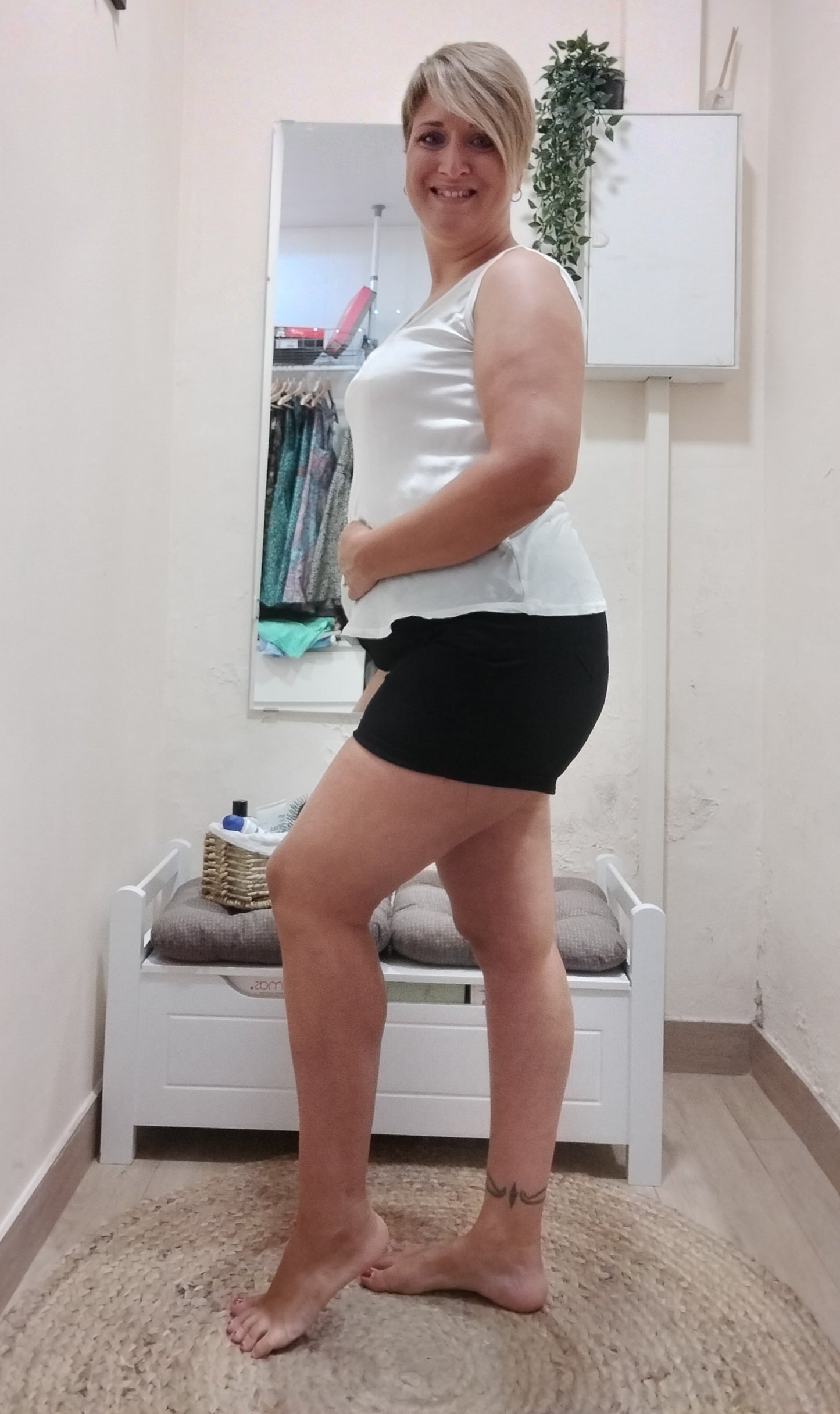 Short liso estilo legging - negro