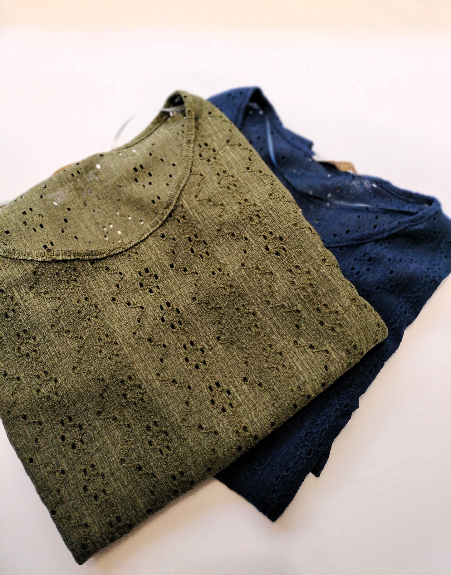 Camiseta calada volantes - azul marino y kaki