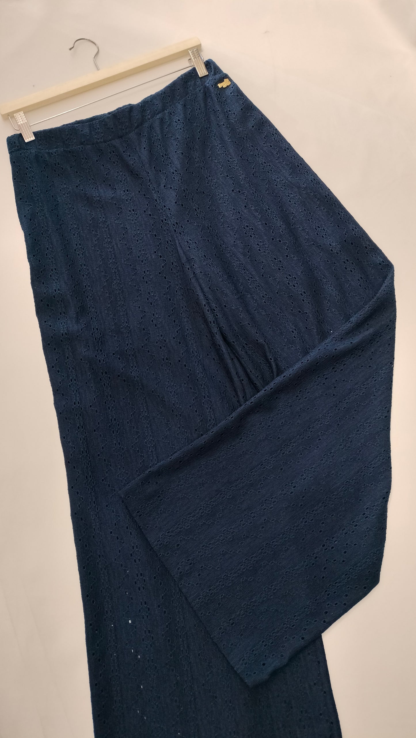 Pantalón largo calado