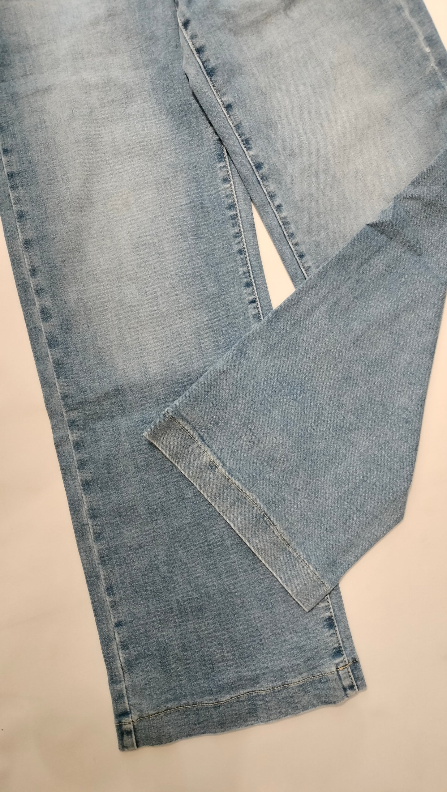 Vaquero recto con cinturón