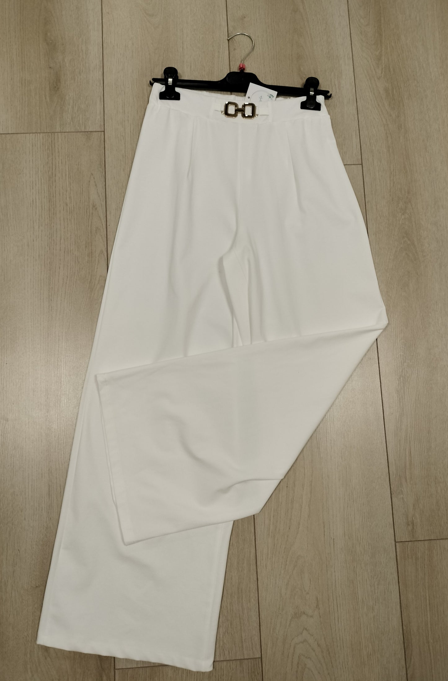 Pantalón recto hebilla oro