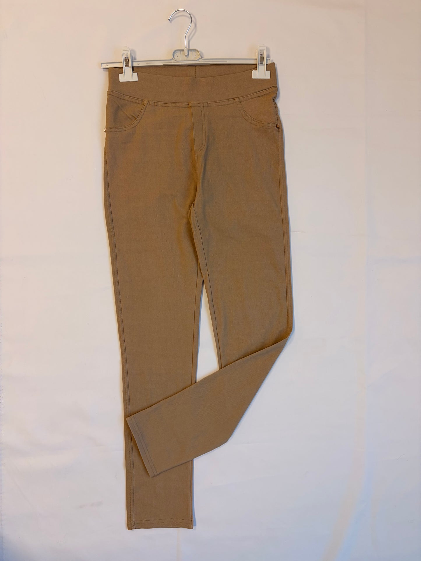Pantalón pitillo básico - camel