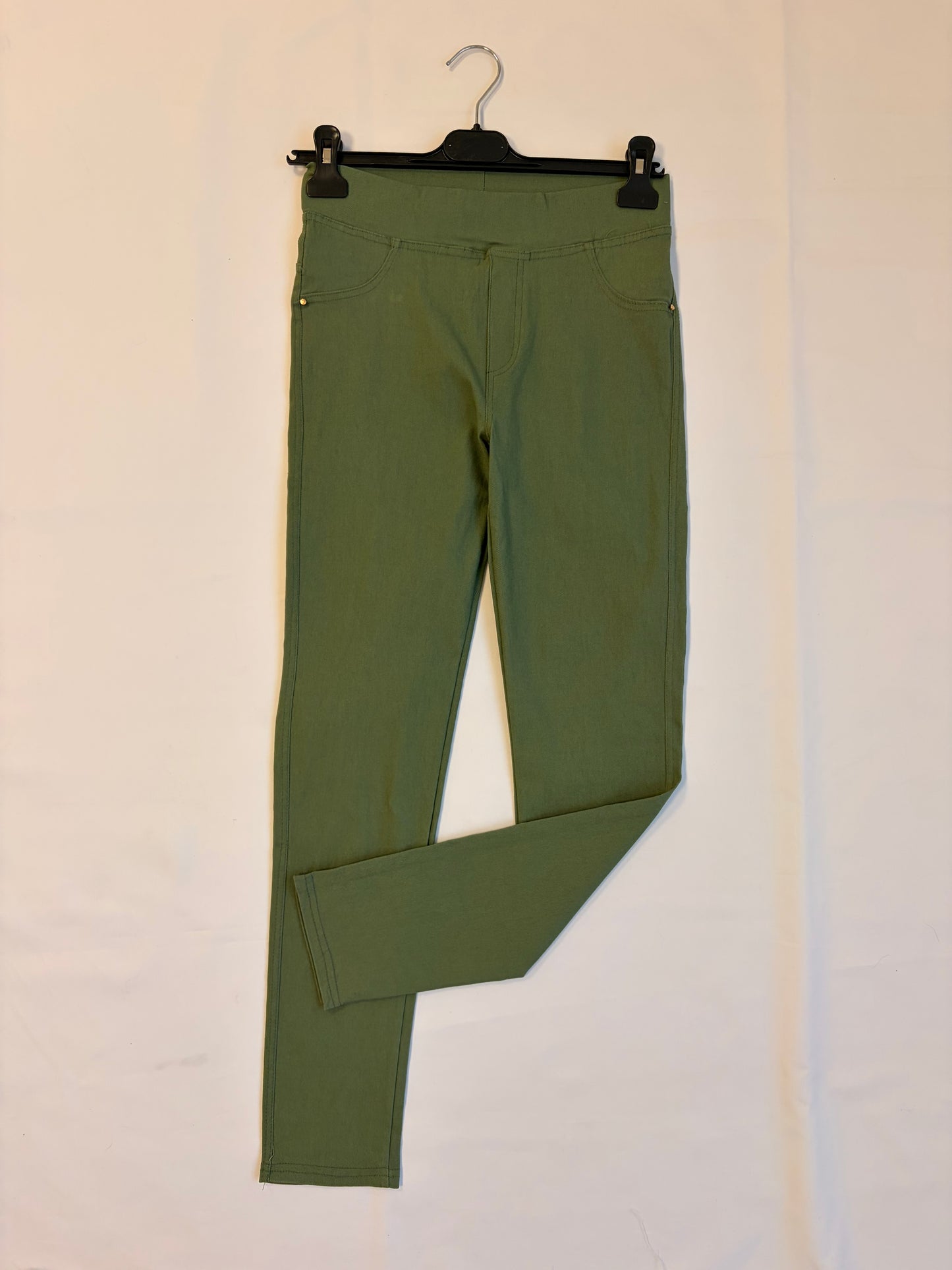 Pantalón pitillo básico - kaki