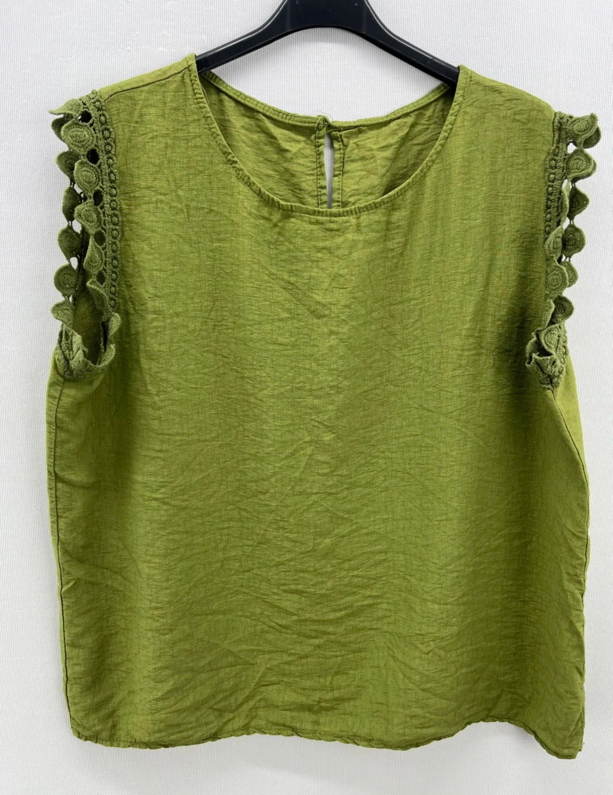 Blusa curvy mangas crochet - verde