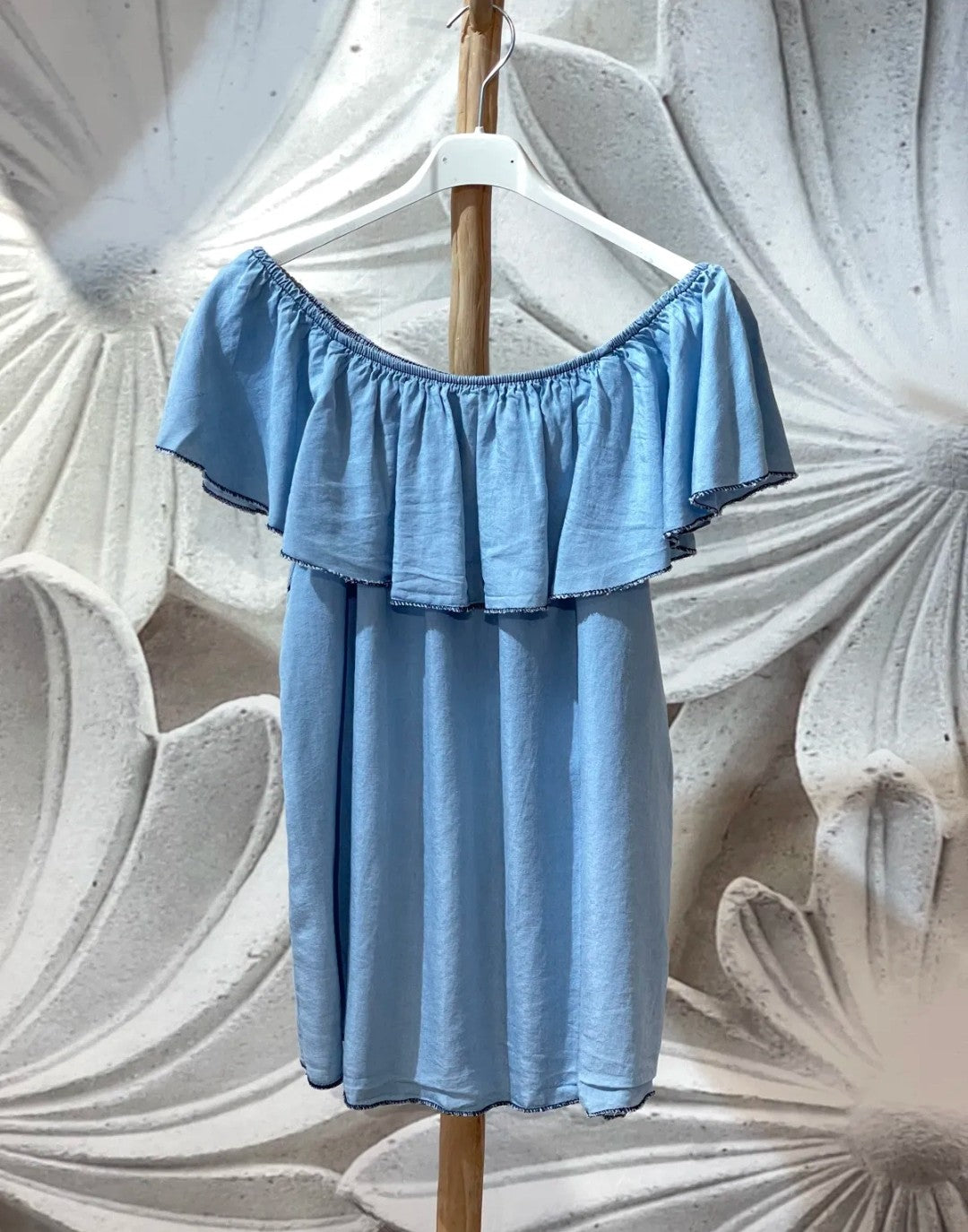 Blusa denim escote barco