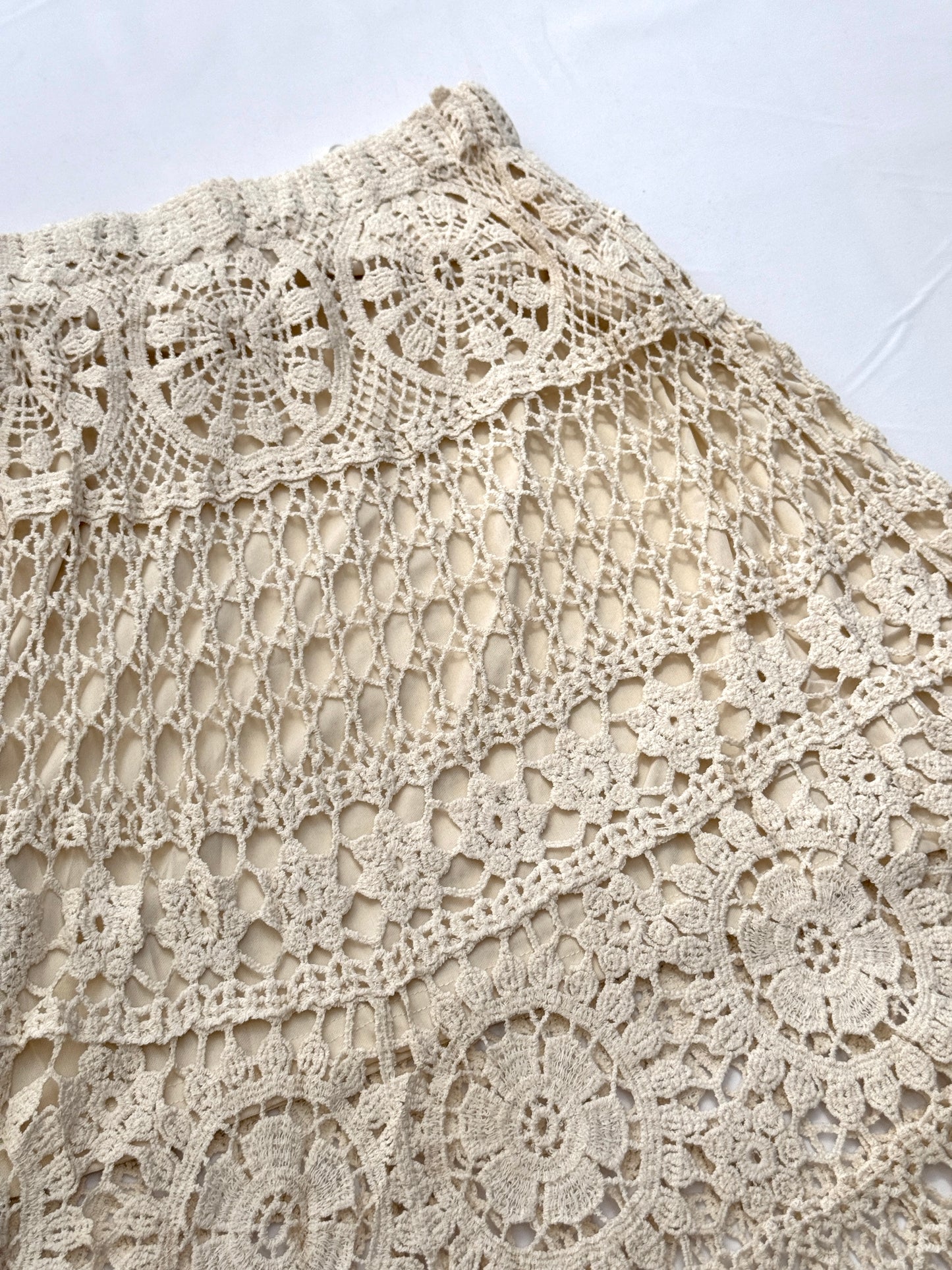 Falda guipur vuelos - blanco y beige