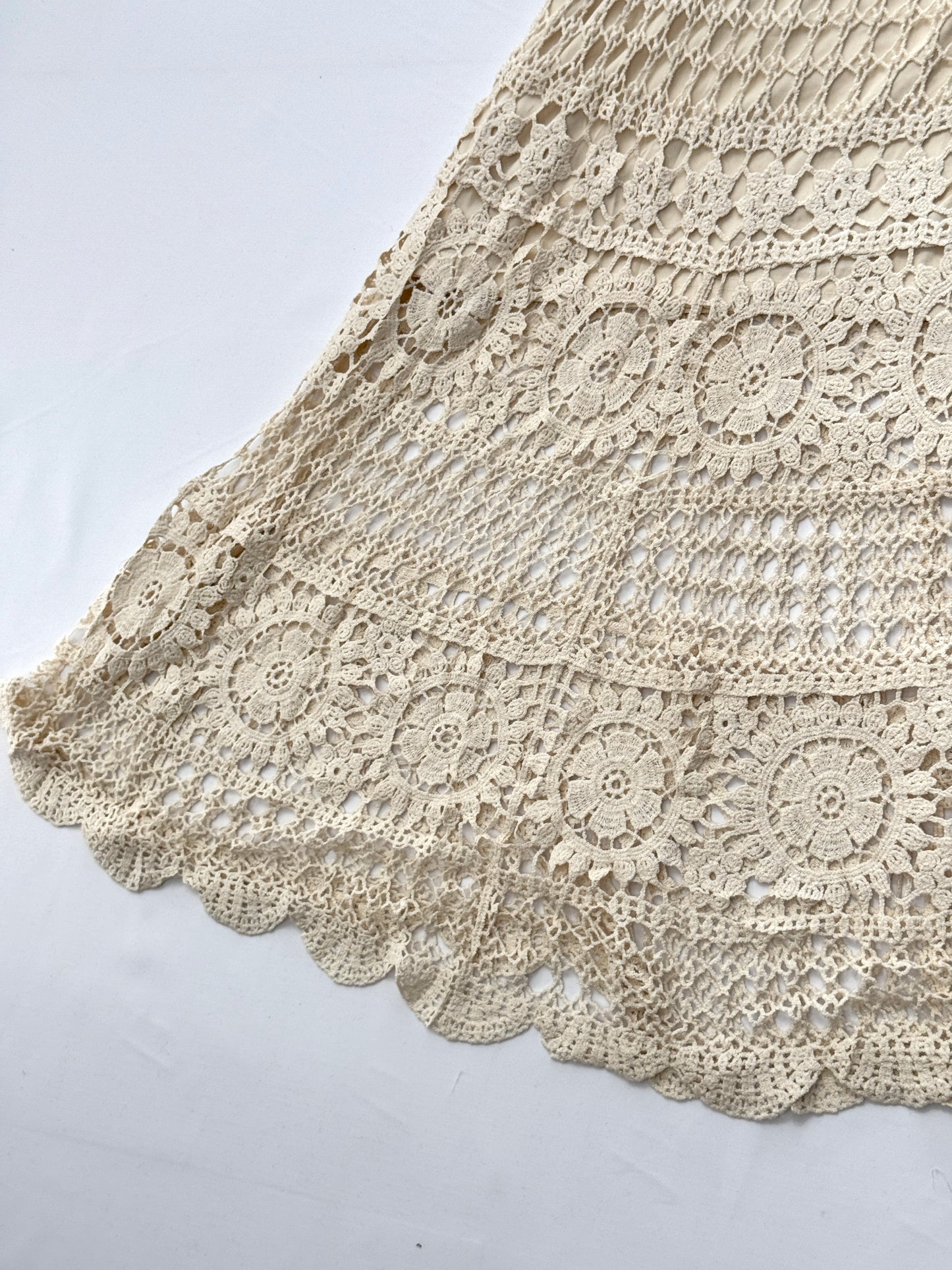 Falda guipur vuelos - blanco y beige