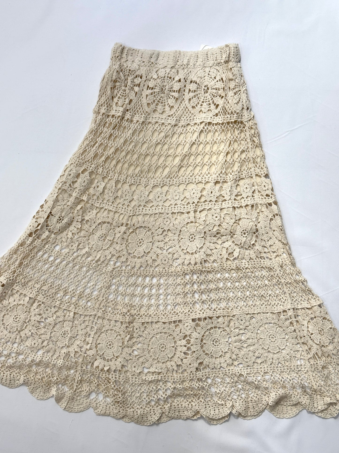 Falda guipur vuelos - blanco y beige