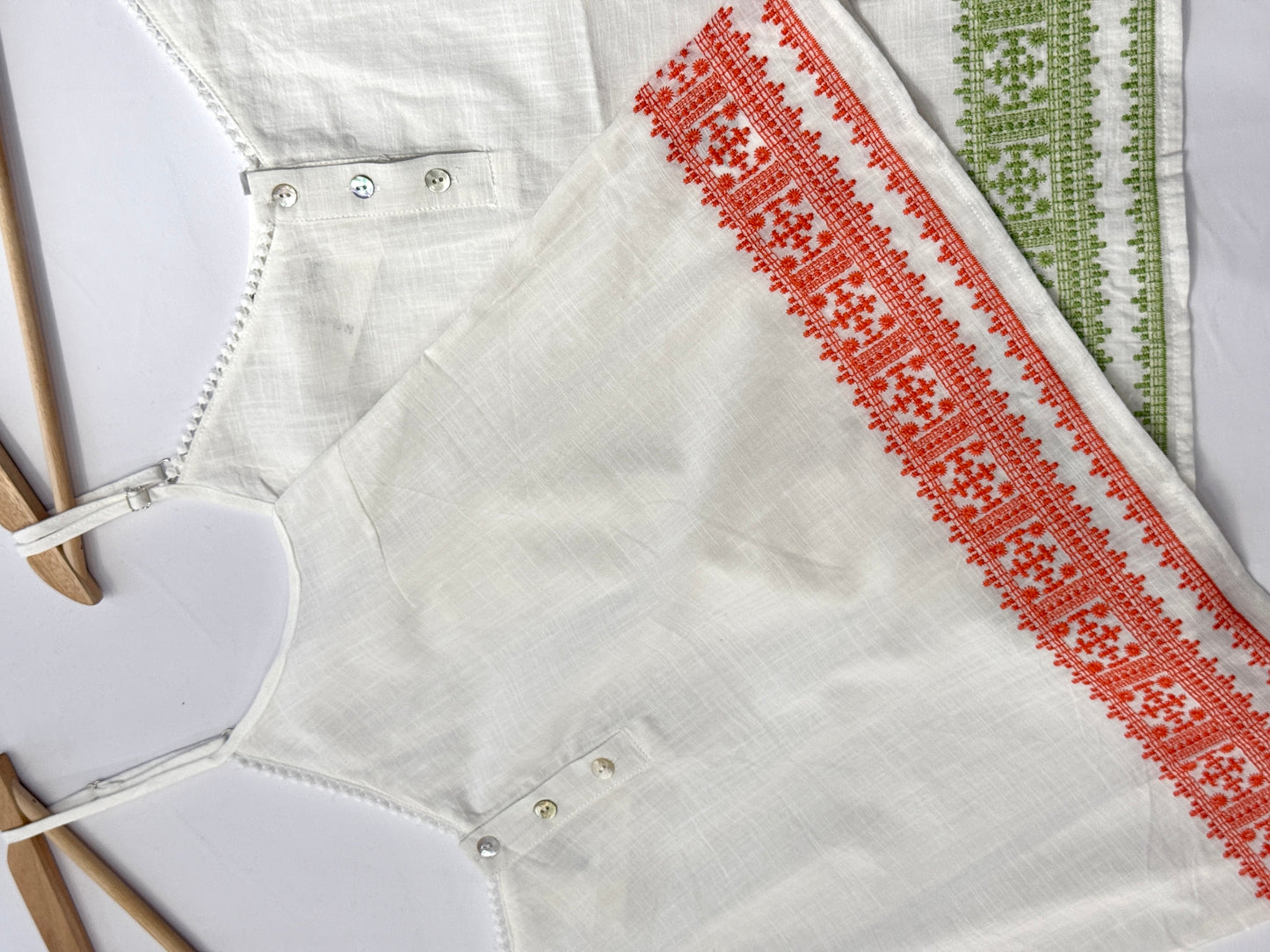 Blusa bordada efecto lino - 3 colores