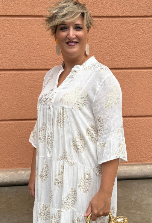Vestido camisero dorado y blanco