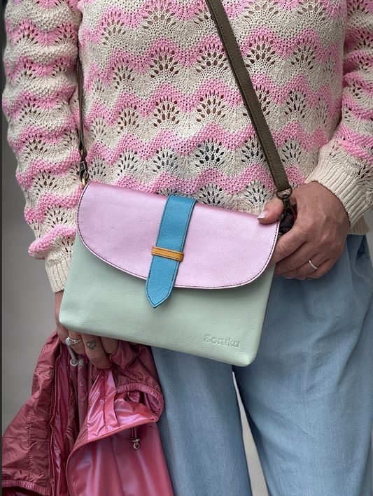 Bolso bandolera y clutch Saddle - liso