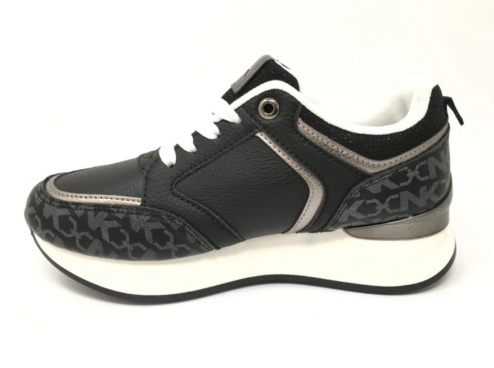 Zapatilla negro