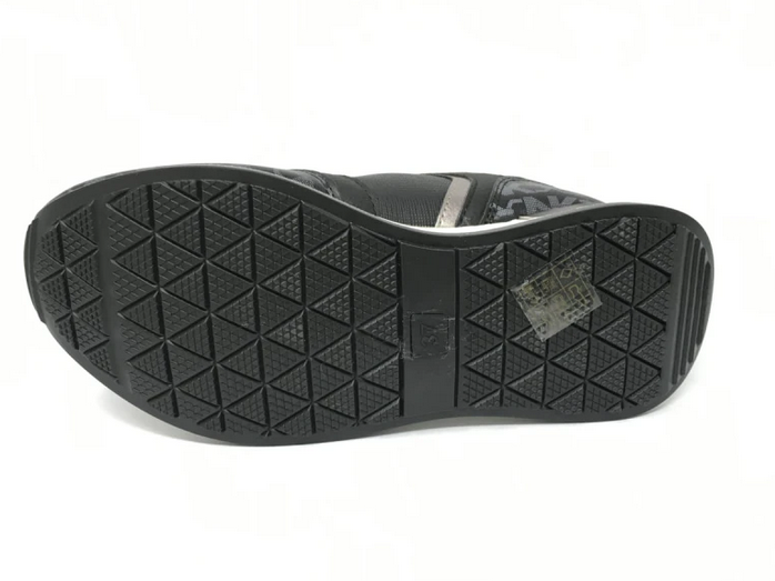 Zapatilla negro