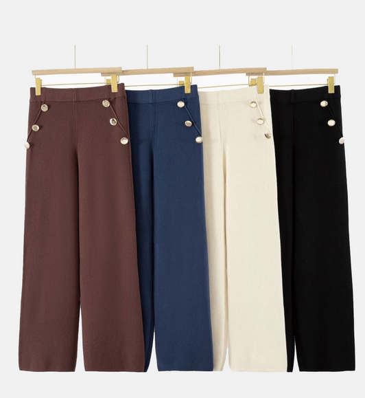 Pantalón recto punto botones dorados