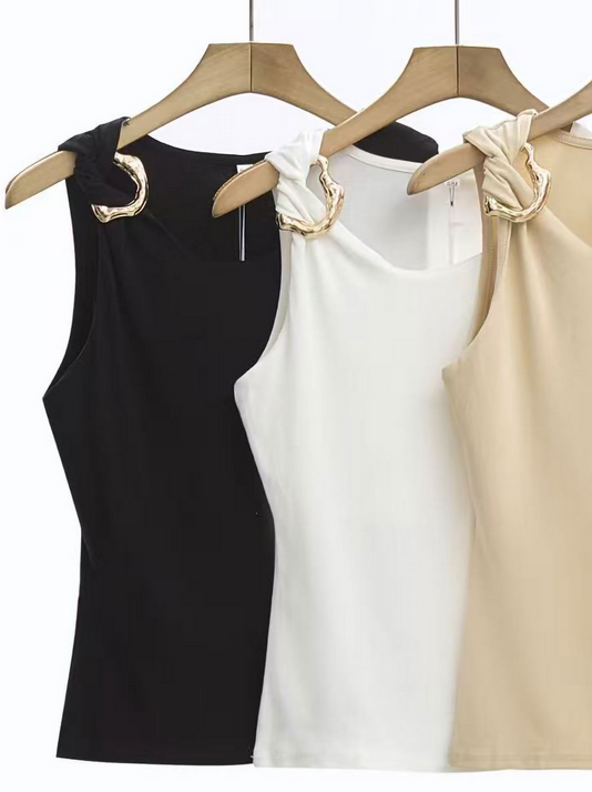 Top con detalle de aro