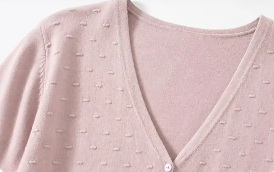 Chaqueta de punto relieve con bolsillo curvy rosa