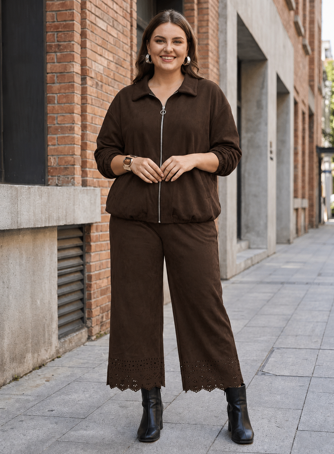 Pantalón antelina calado curvy marrón