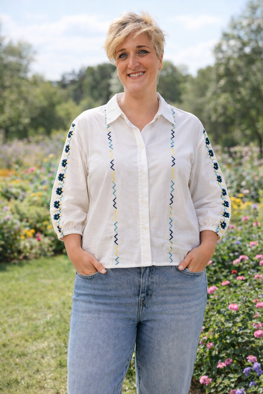 Camisa flores bordadas