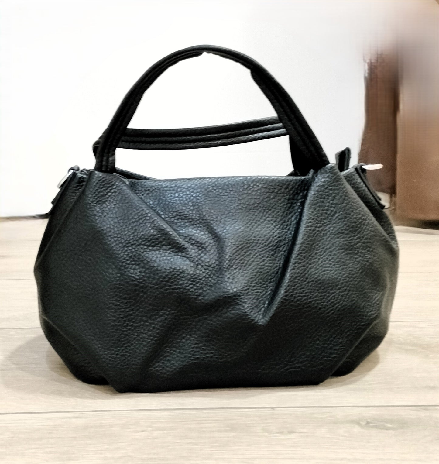 Bolso de mano arrugado - negro