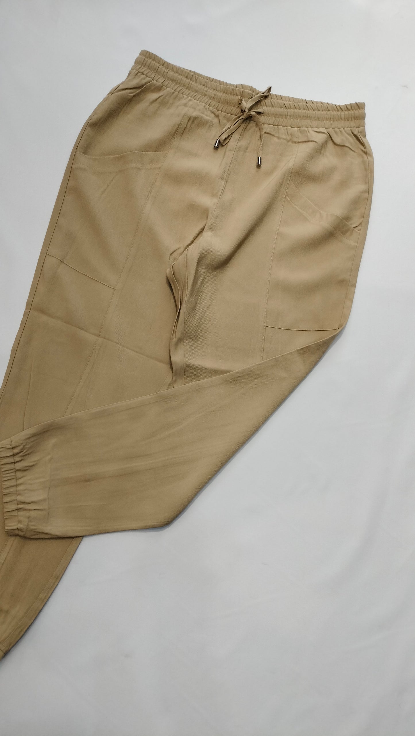 Jogger La Pineda - kaki y camel