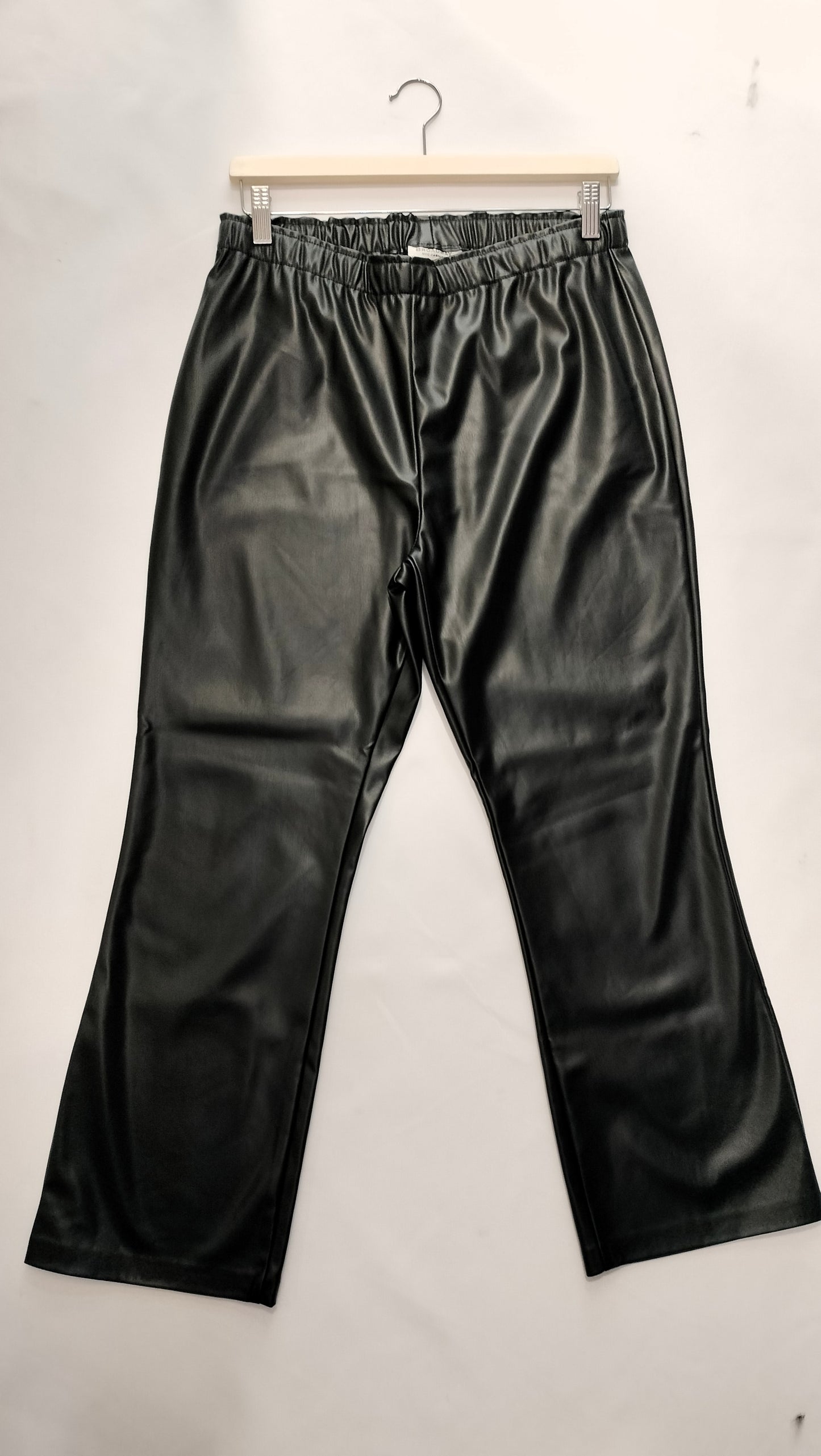 Pantalón polipiel goma