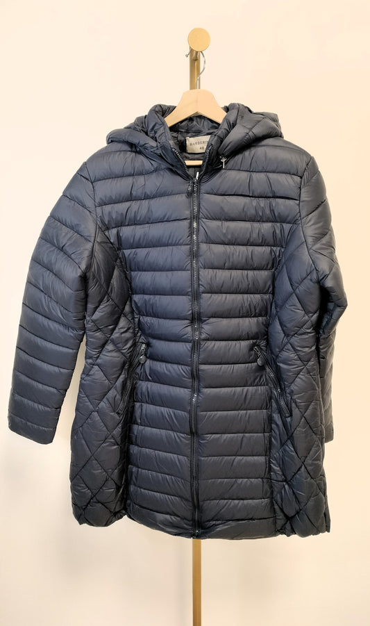 Abrigo capucha desmontable