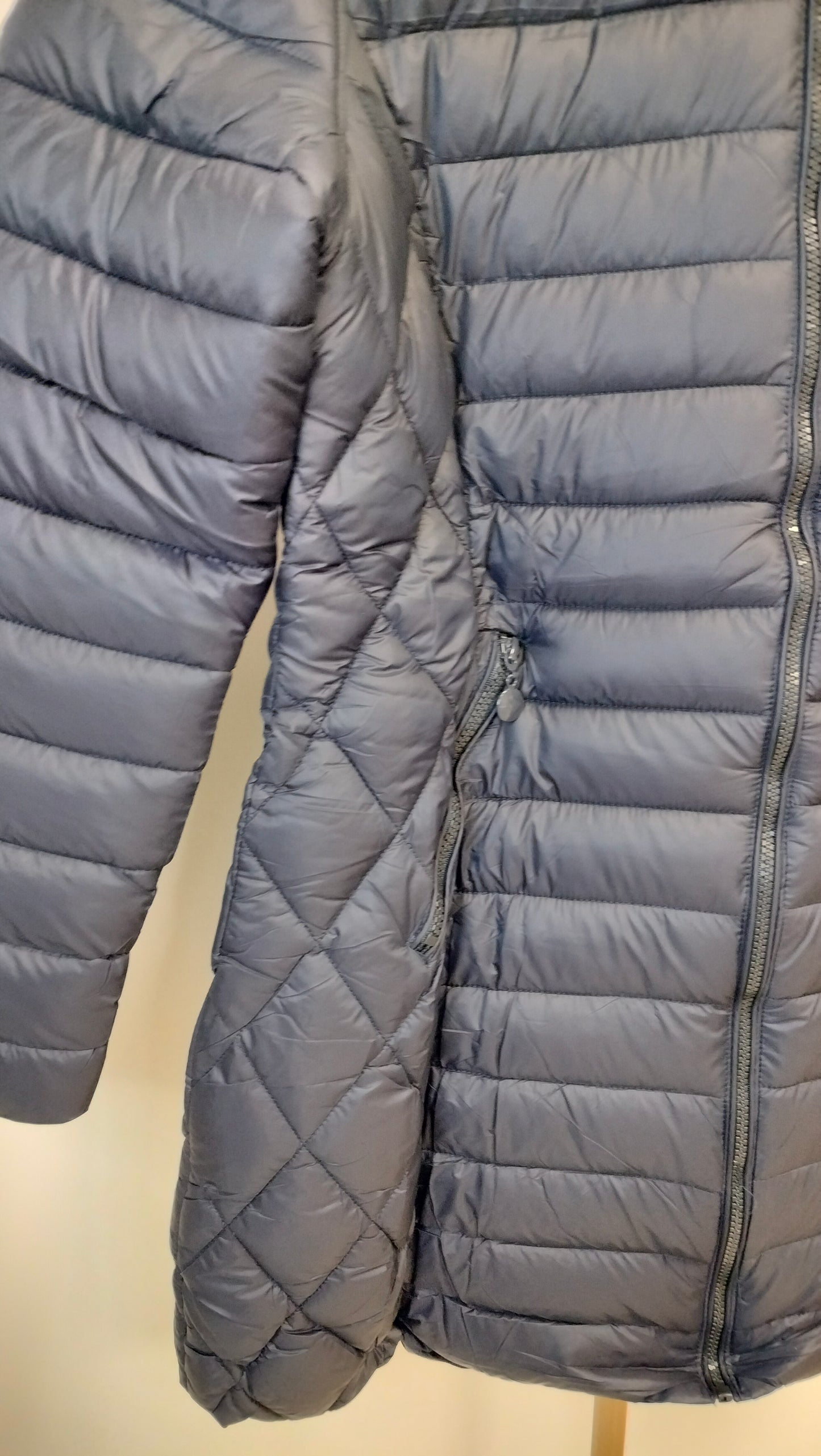 Abrigo capucha desmontable