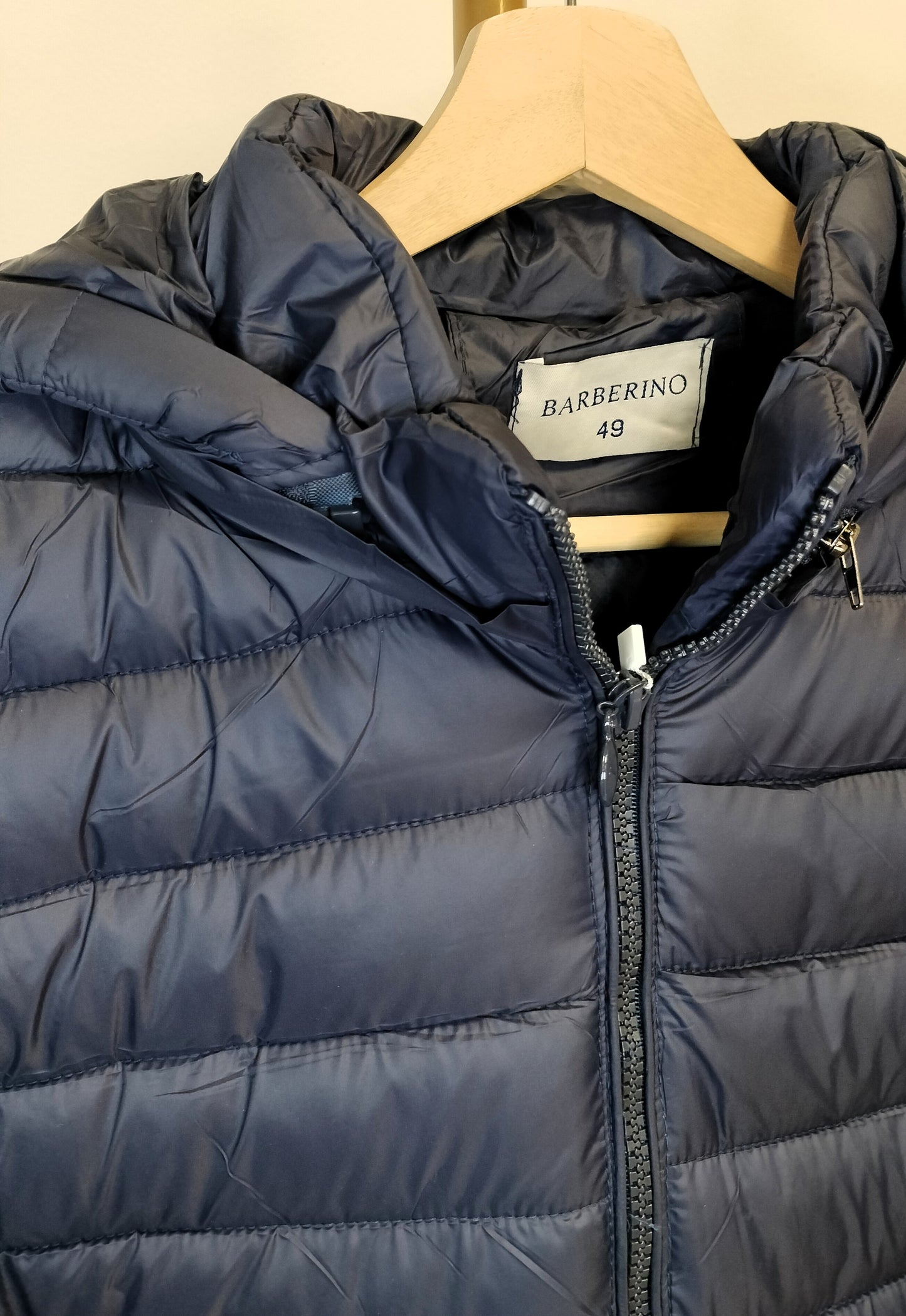 Abrigo capucha desmontable