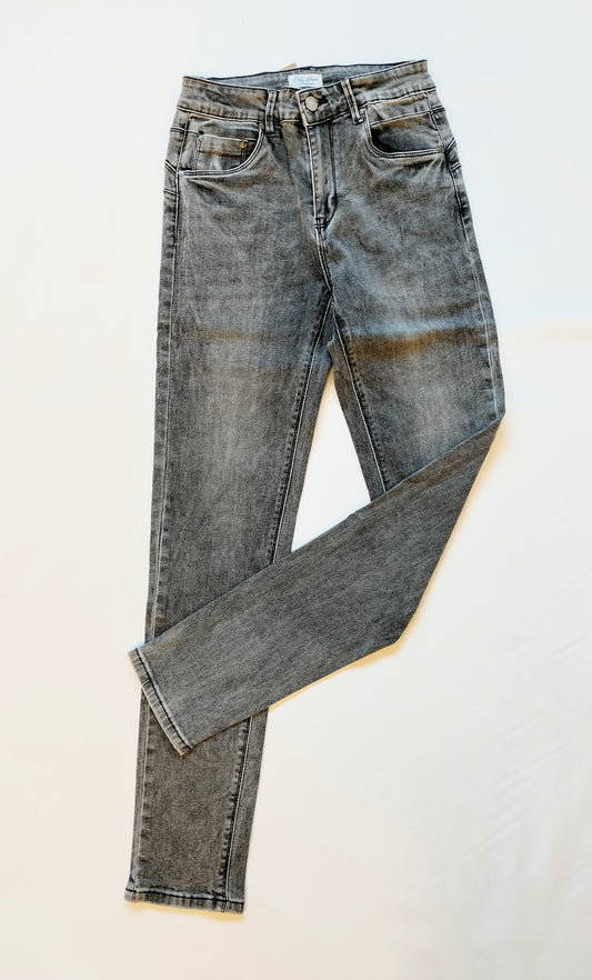 Vaquero gris desgastado