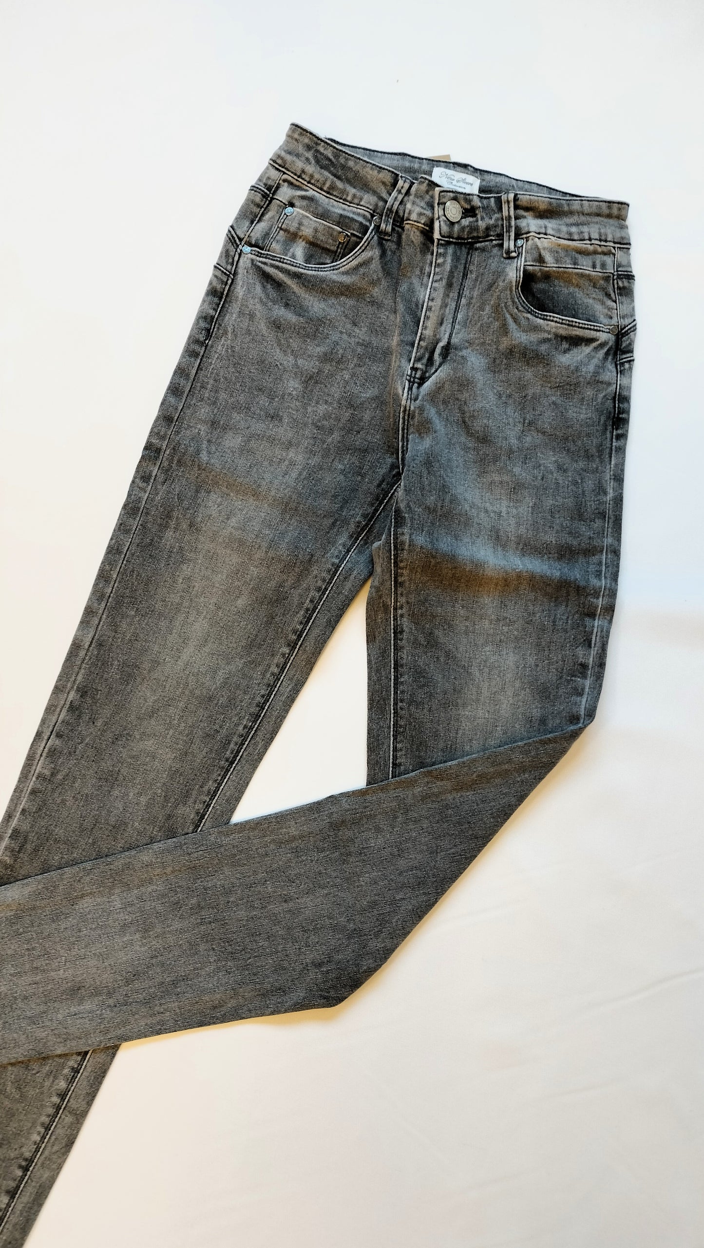 Vaquero gris desgastado