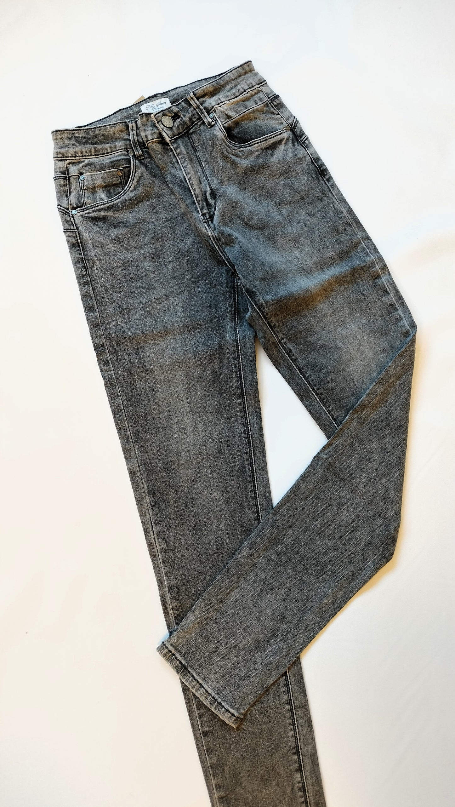 Vaquero gris desgastado