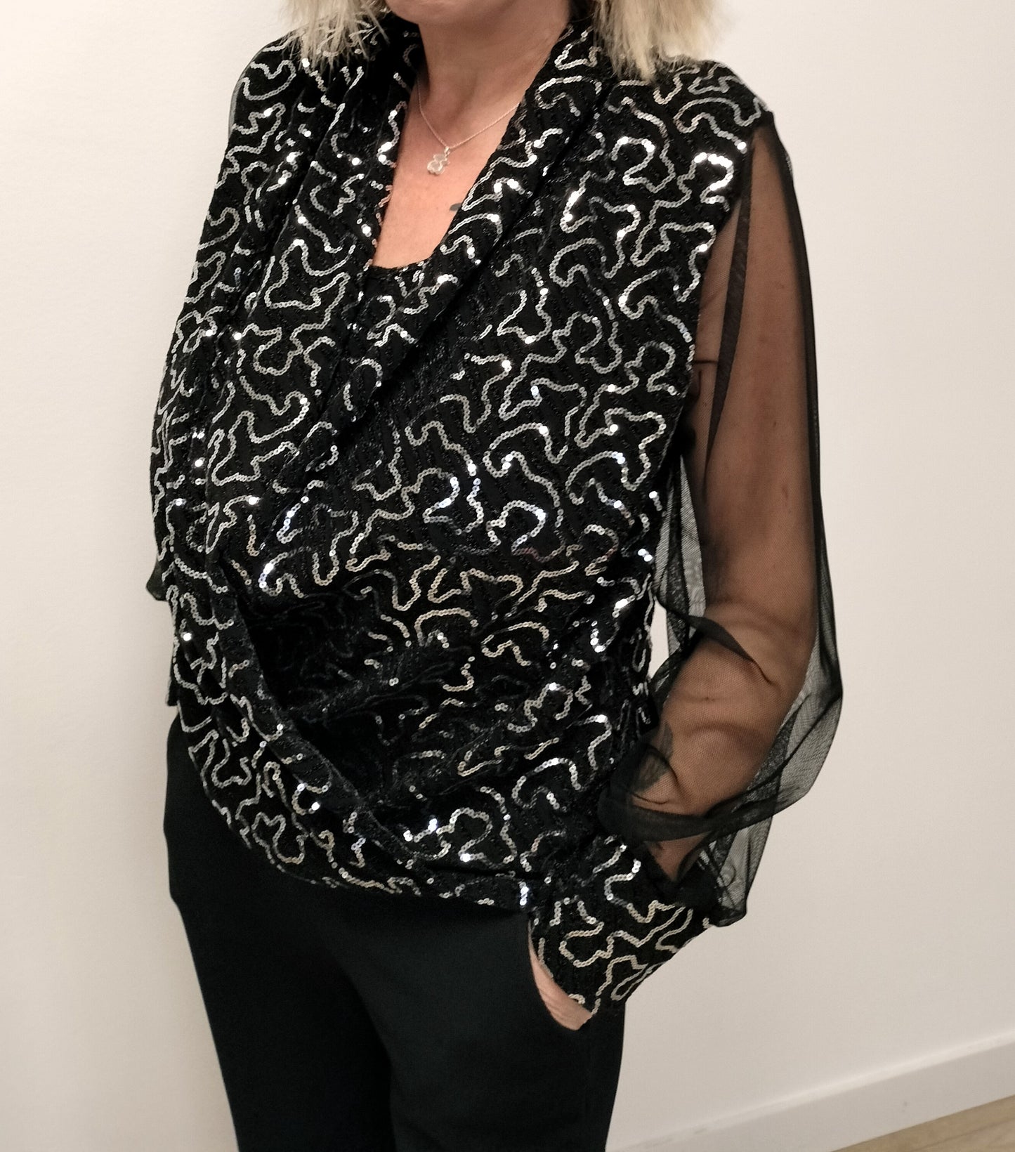 Blusa fiesta cruzada lentejuelas