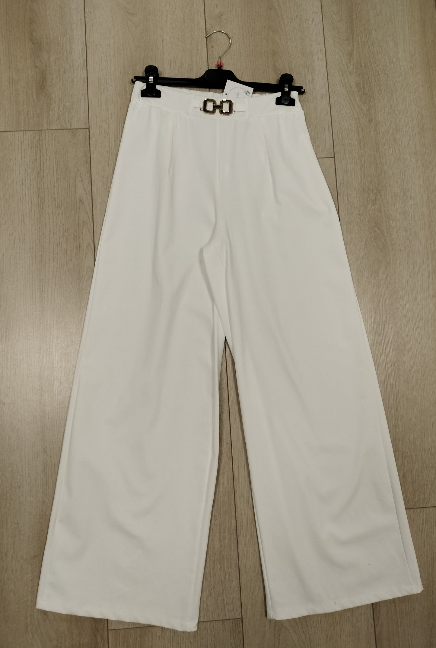 Pantalón recto hebilla oro