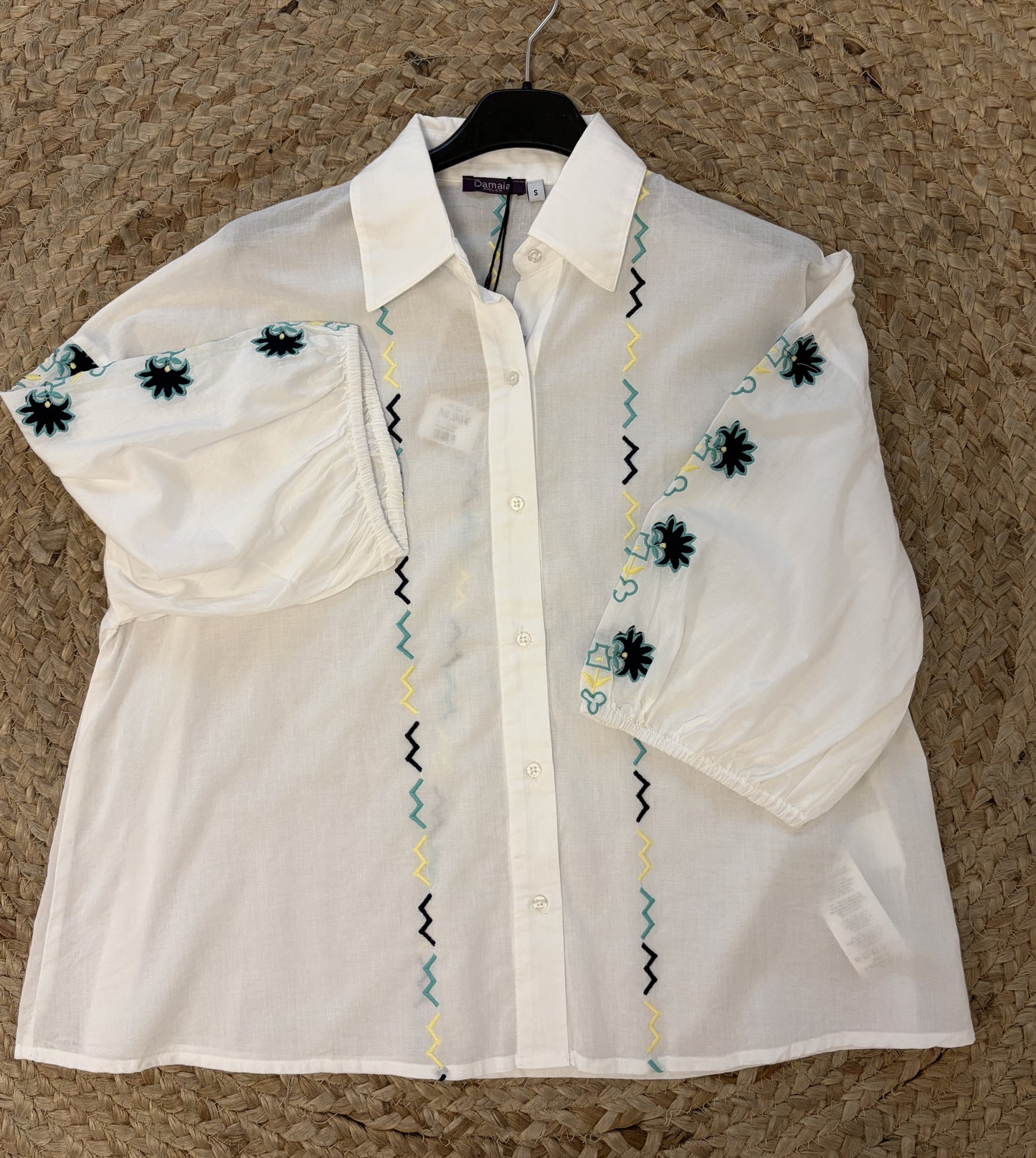 Camisa flores bordadas
