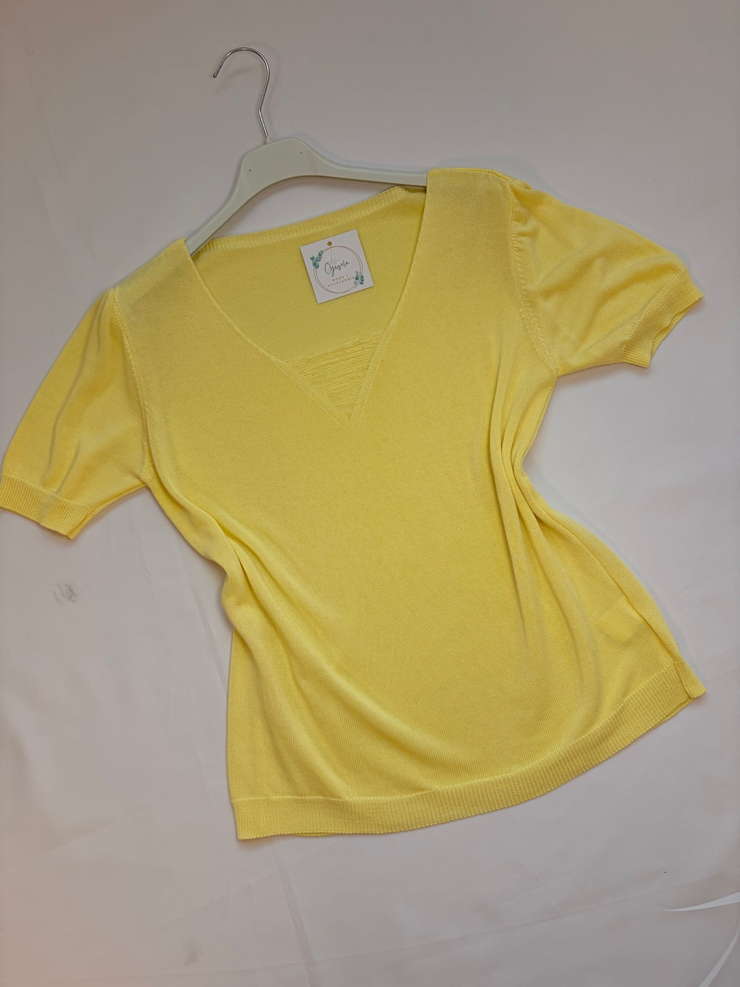 Camiseta escote desflecado