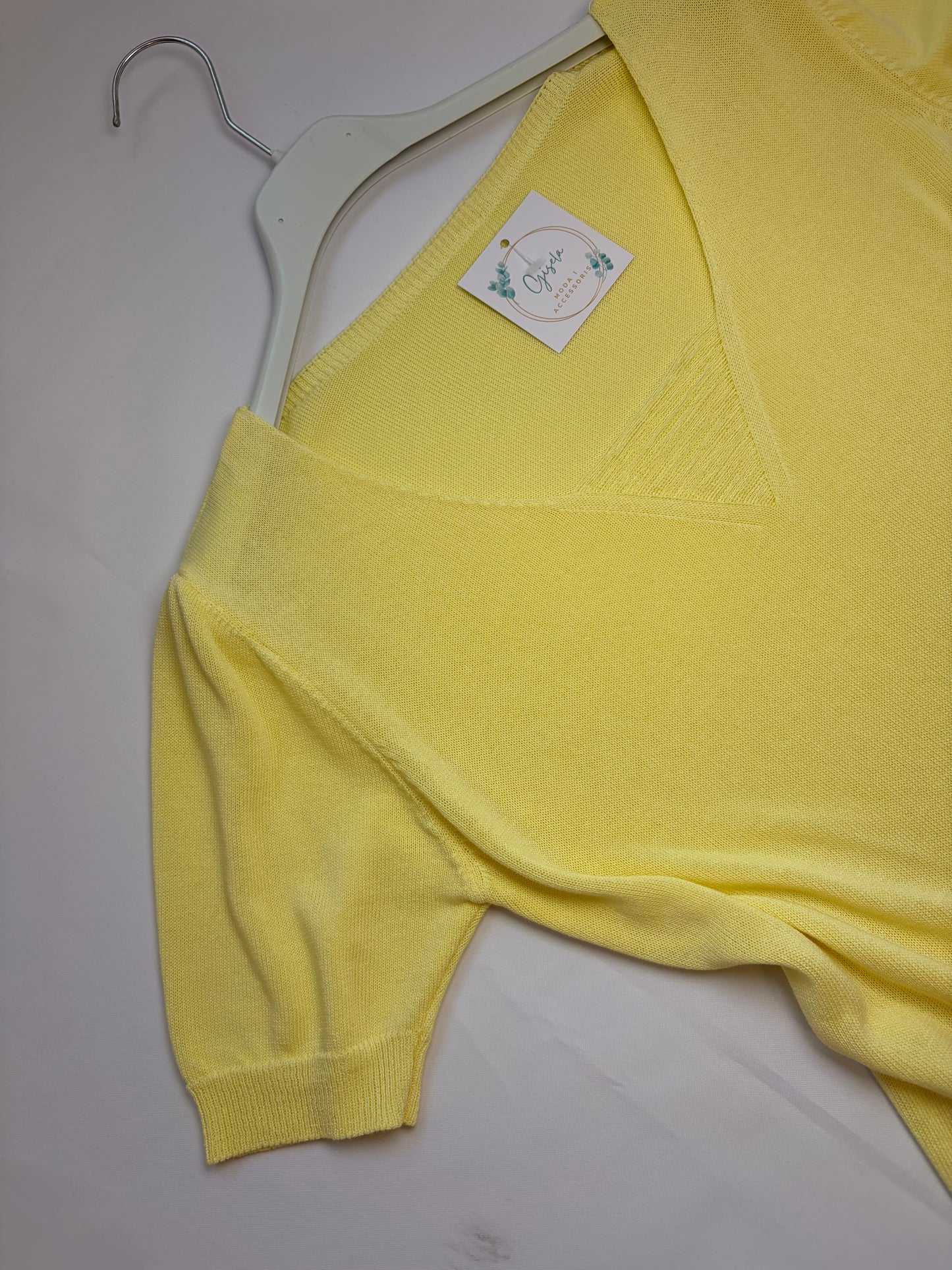 Camiseta escote desflecado