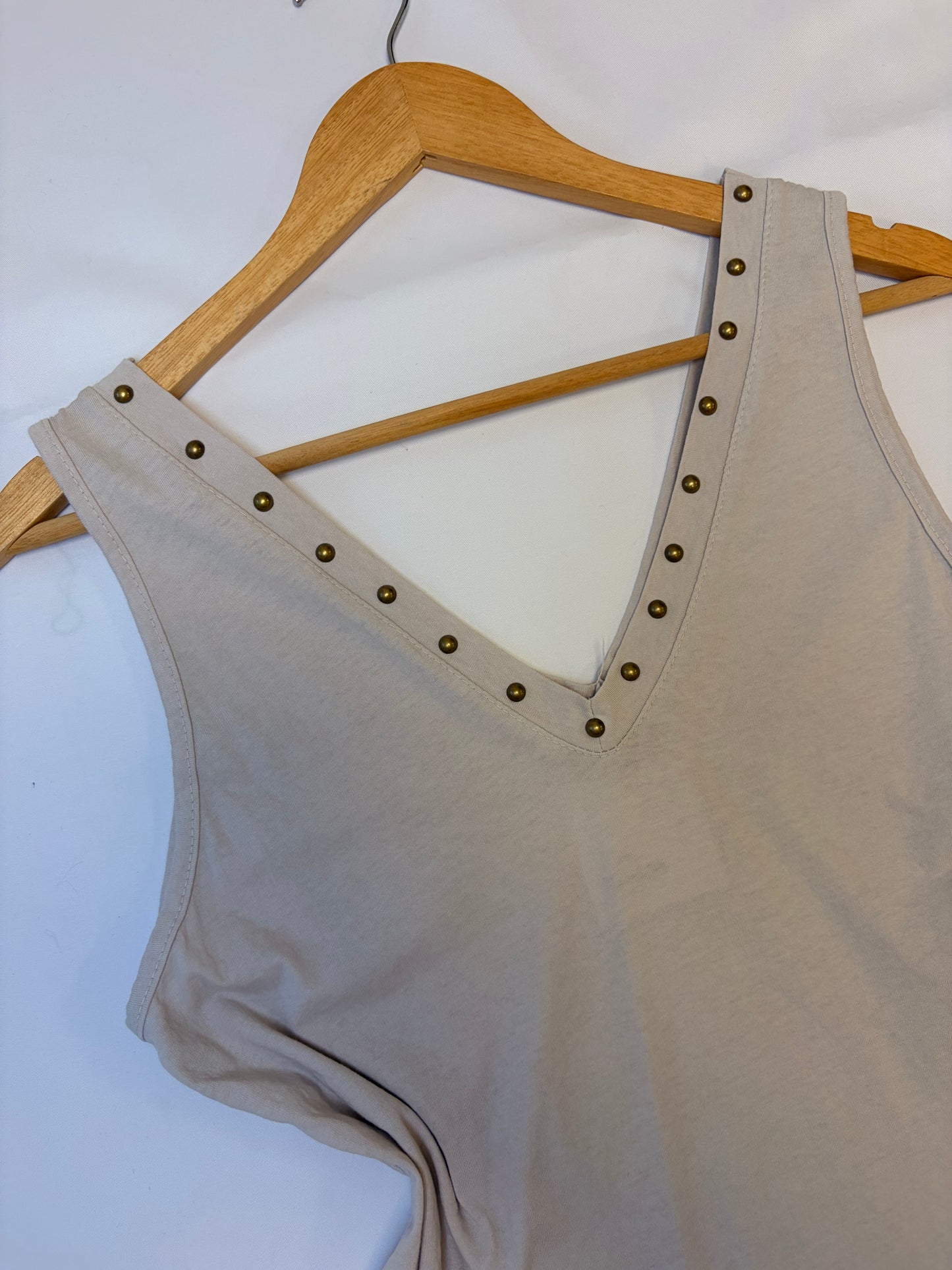 Camiseta tachuelas Flora