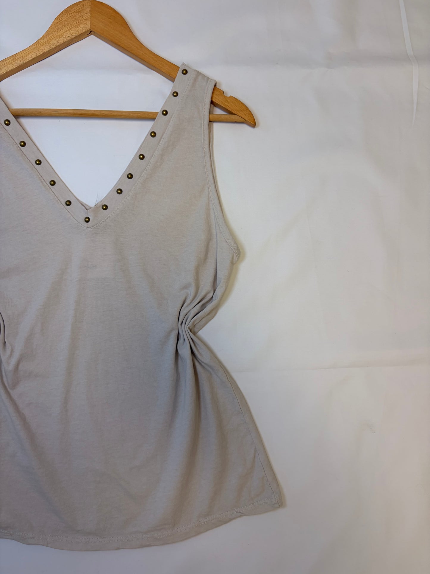 Camiseta tachuelas Flora