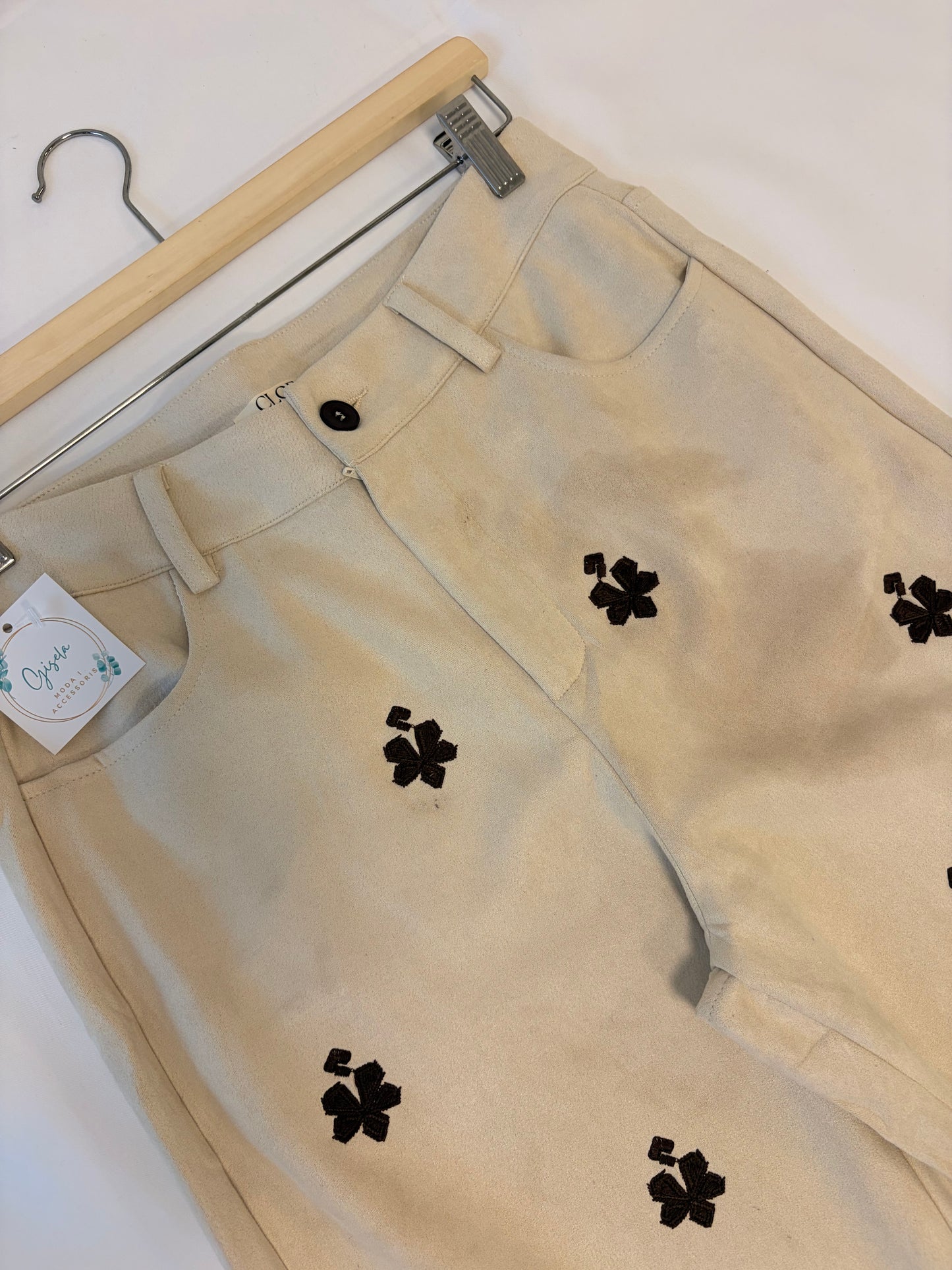 Pantalón bordado beige