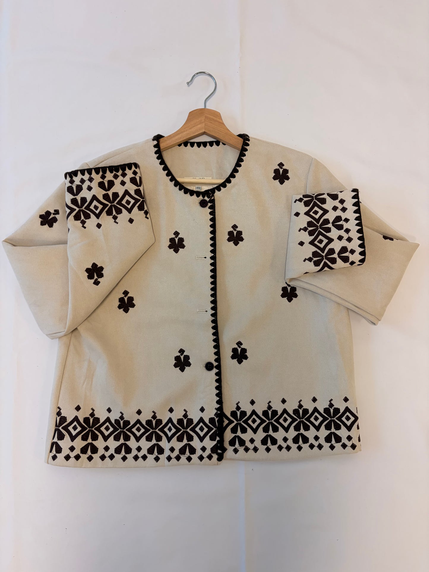 Chaqueta bordada beige