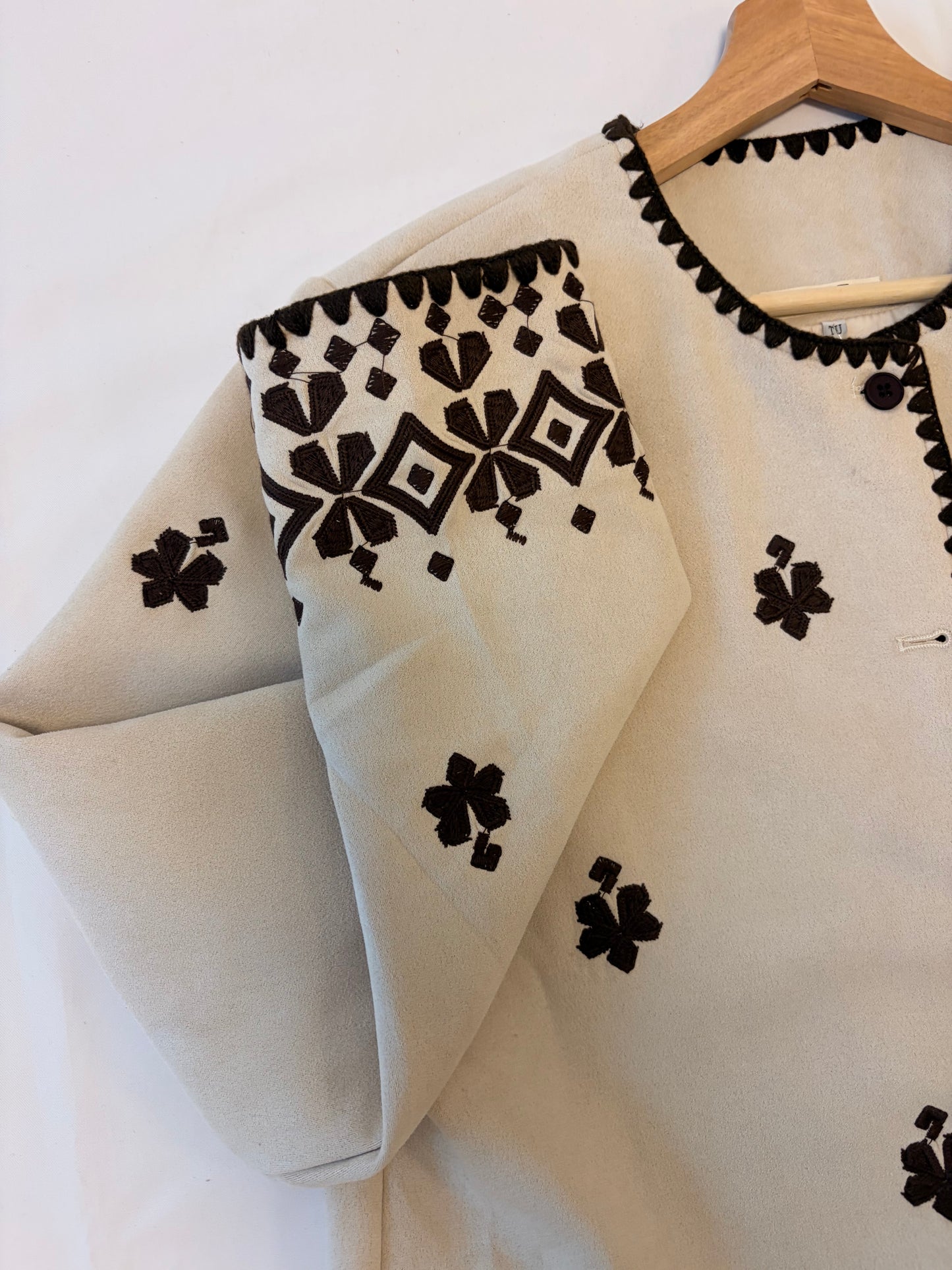 Chaqueta bordada beige