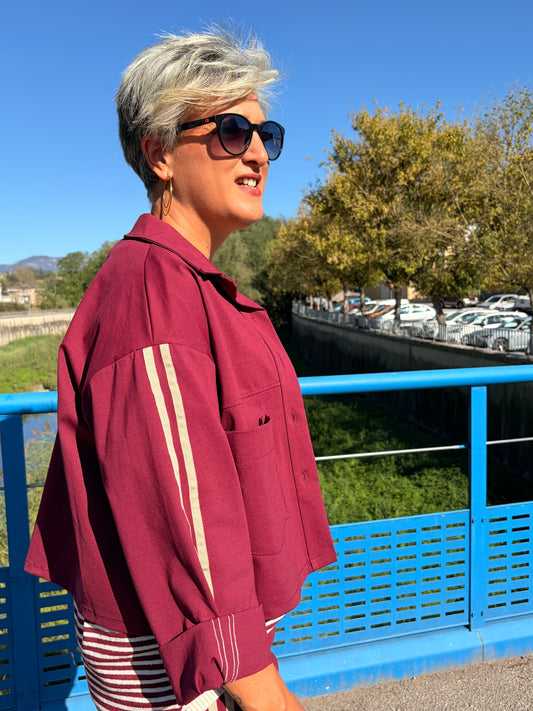 Chaqueta corta granate