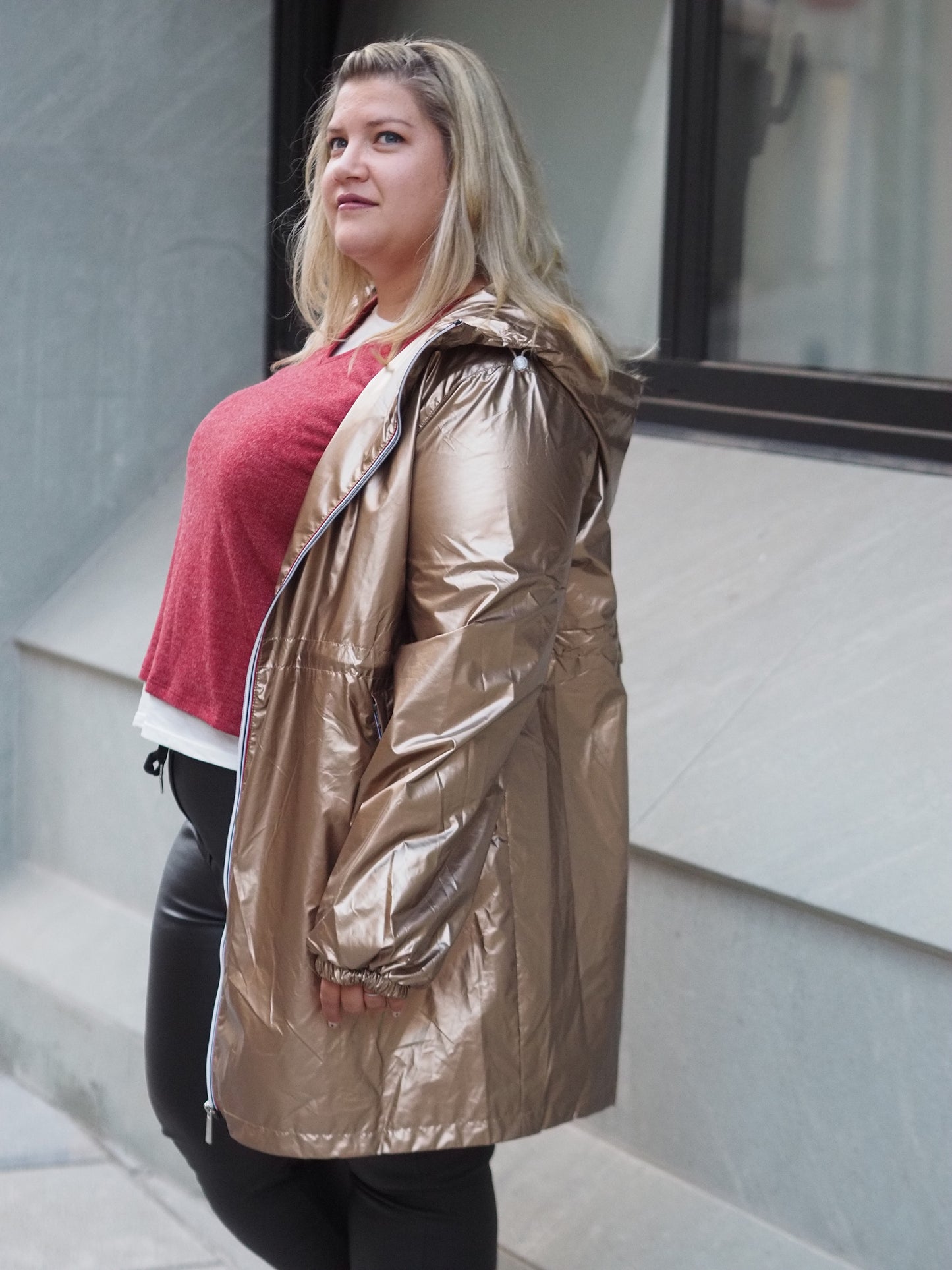 Chubasquero metalizado curvy