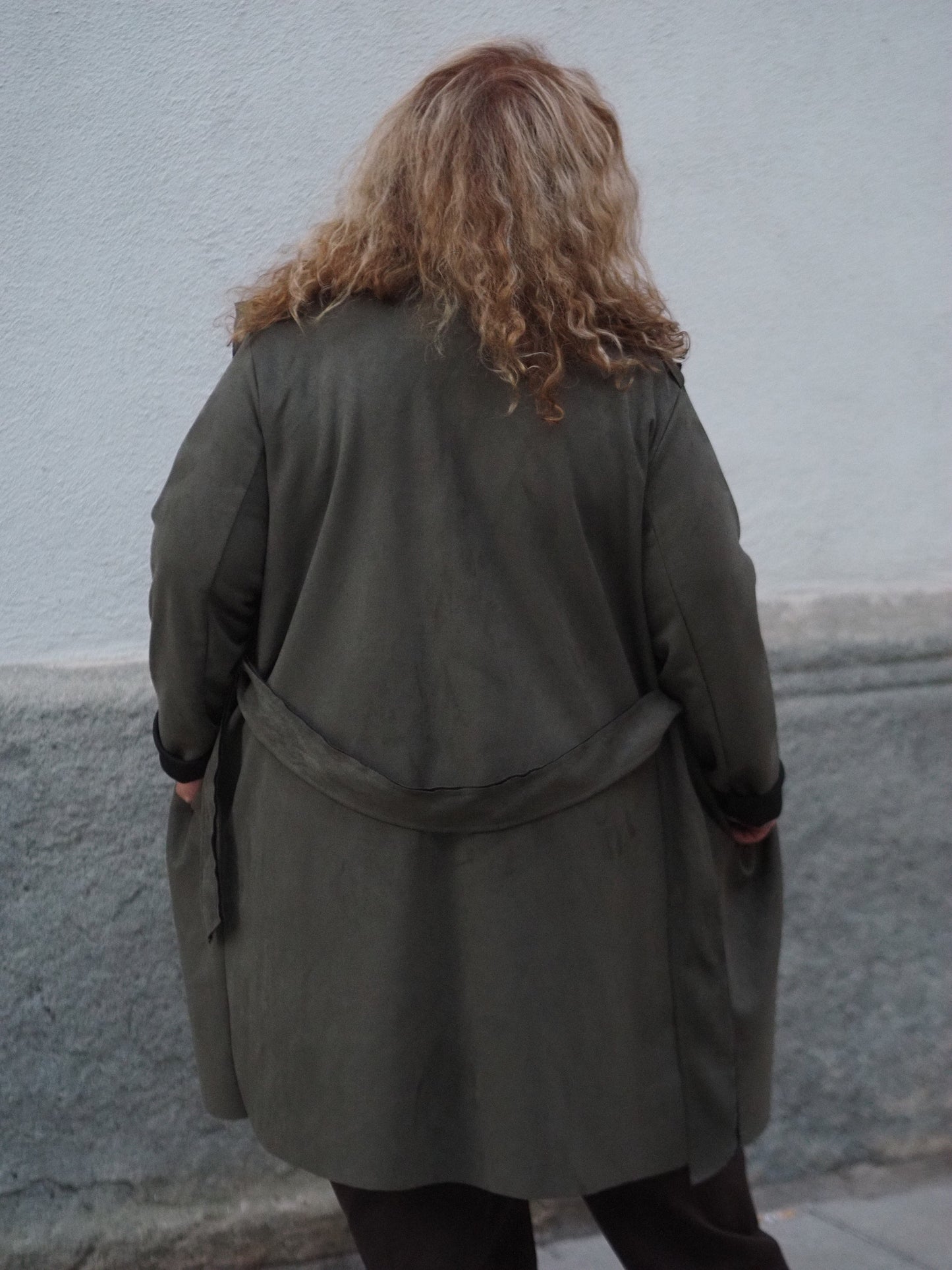 Gabardina largo midi antelina - negro y kaki