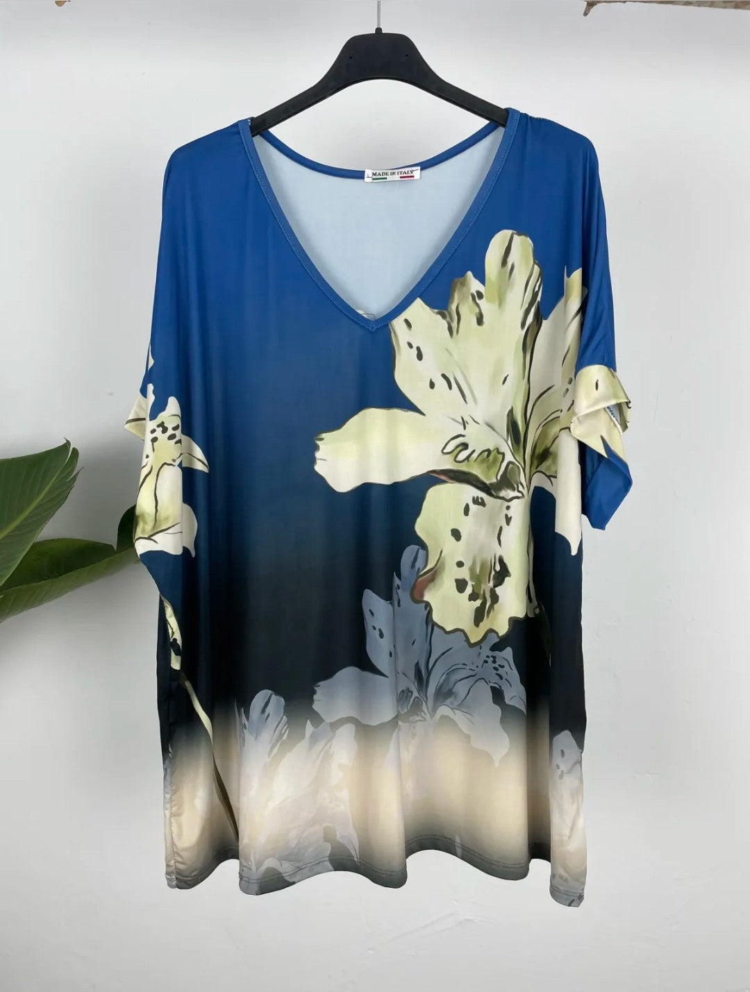 Camiseta curvy manga corta Flor - varios colores