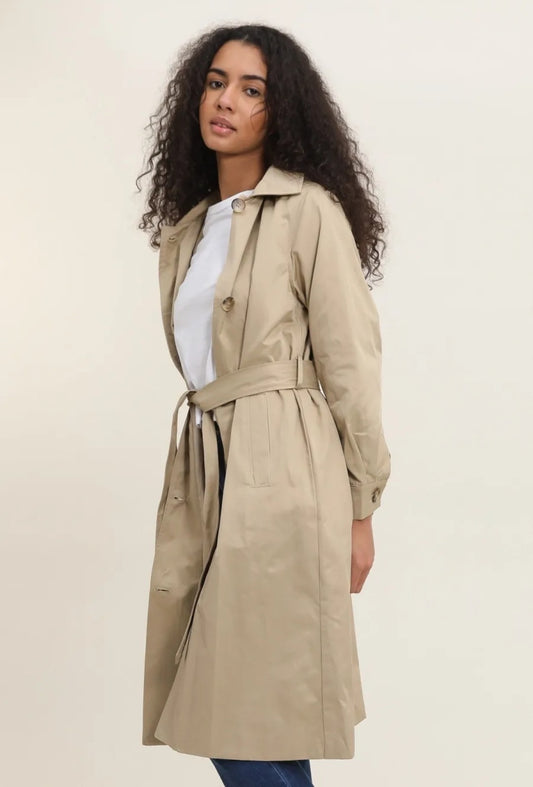 Trench largo con capucha