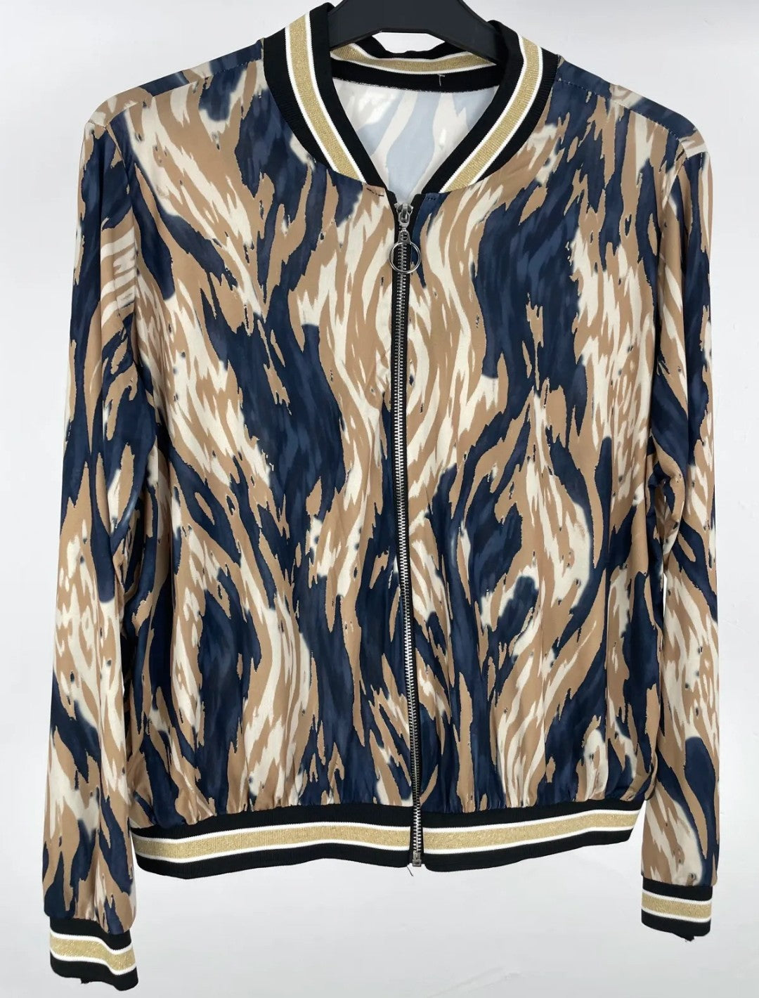 Chaqueta curvy abstacto